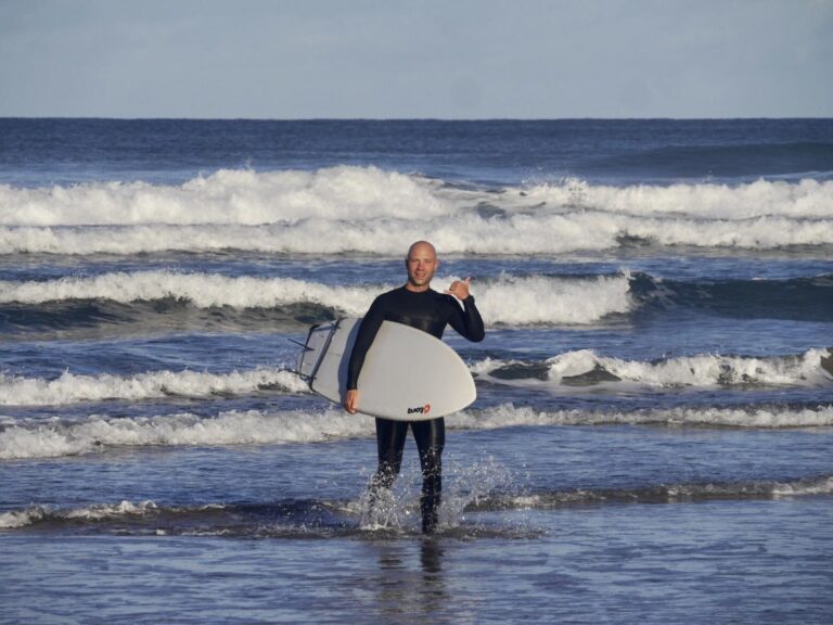 wave of the day surf guide algarve guest stokes