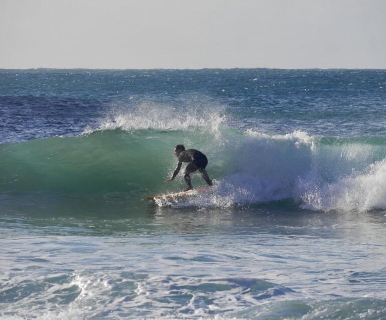 surf guide algarve guest going right