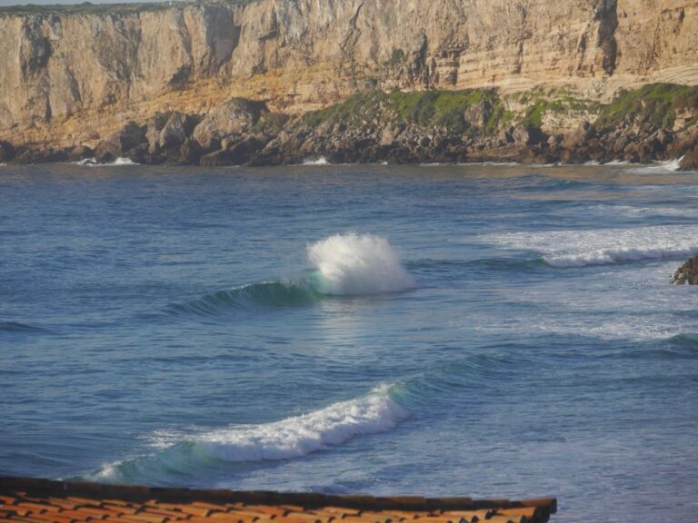 mareta surfing backwash empty waves surf guide algarve