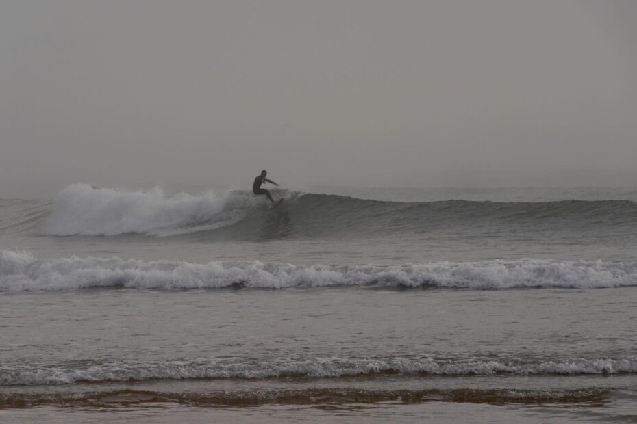 surfing meia praia lagos surf guide algarve