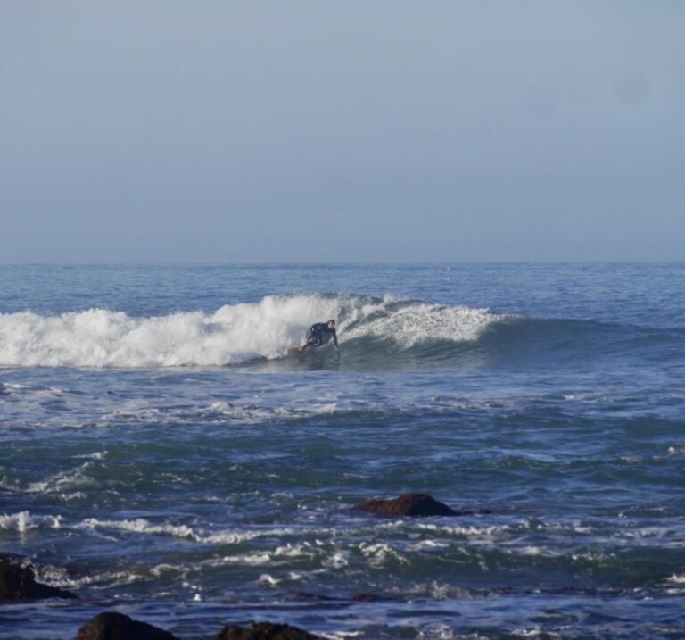 local ripper mattias showing how its done in arrifana with surf guide algarve