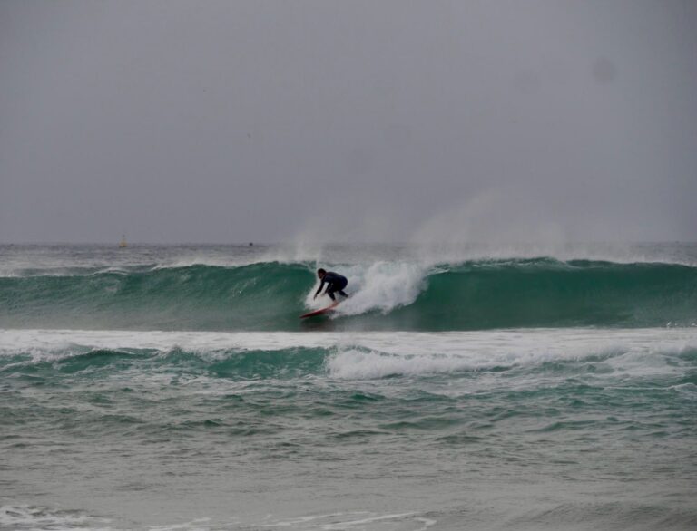 surf guide algarve guest going right at zavial beach