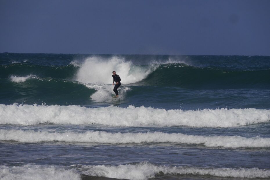 le french on a wave surf guide algarve west coast session