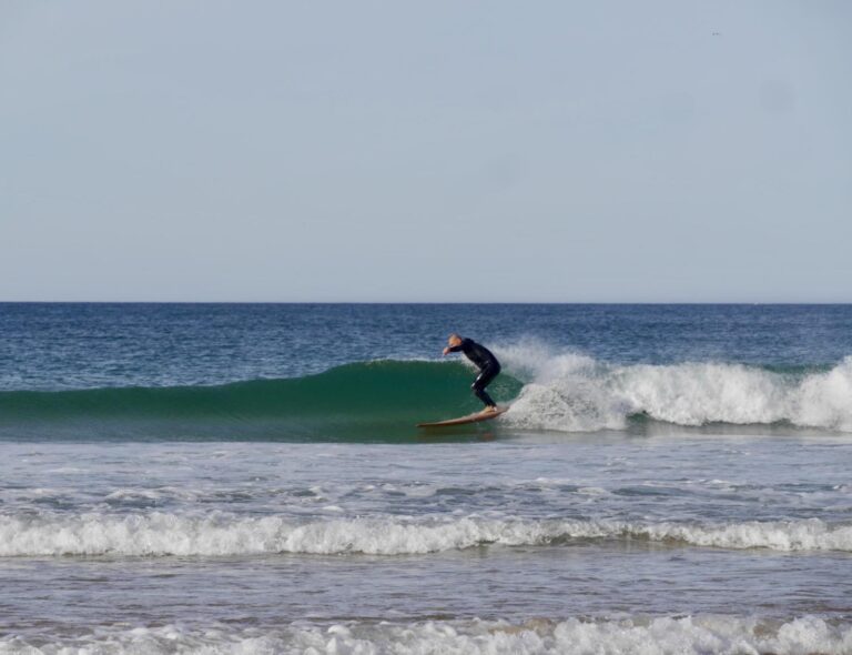 longboard robin hood in action surf guide algarve and friends at zavial