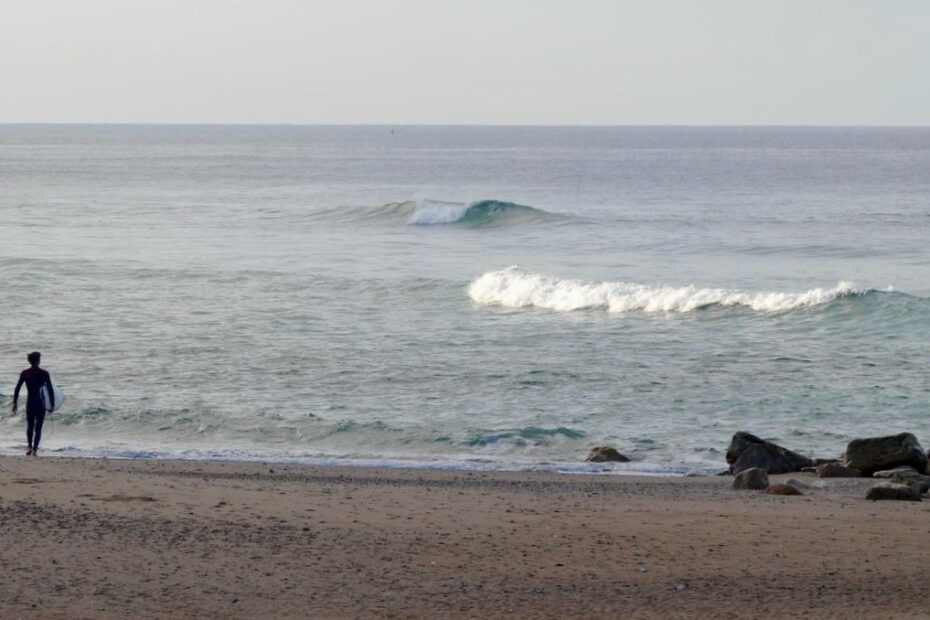 walking into a surf movie at zavial with surf guide algarve