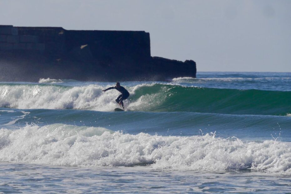 Surf Guide Algarve guest on a clean left at Cabanas Velhas