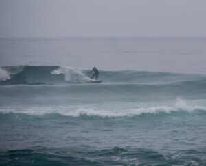 glassy waves surfergirl going left surf guide algarve
