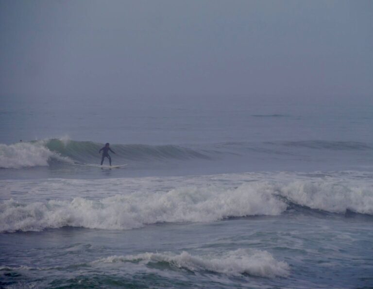 surf guide algarve big swell porto de mos lagos