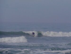 surf guide algarve guest going right at porto de mos lagos