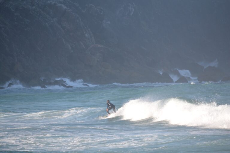 gibson surfboard shaper going right