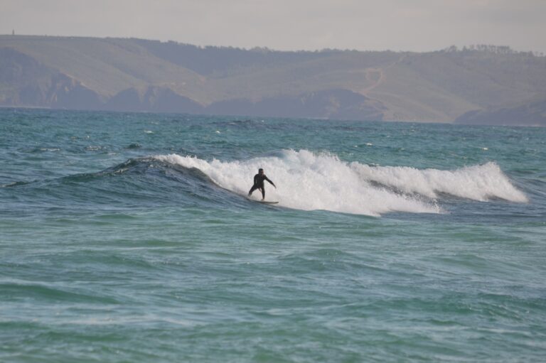 fun wave bordeira surf guide algarve