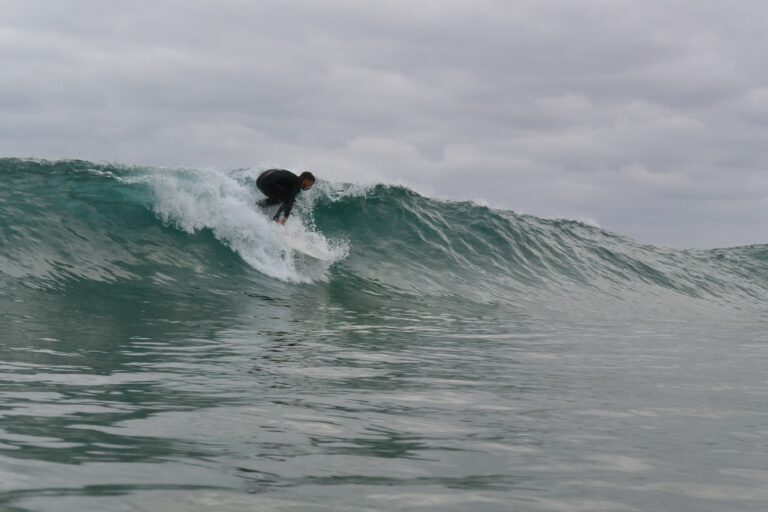 goofies always trying to find a left surf guide algarve