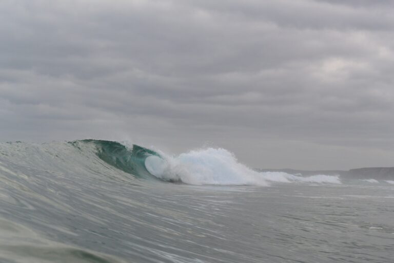perfect small waves wipe out surf guide algarve