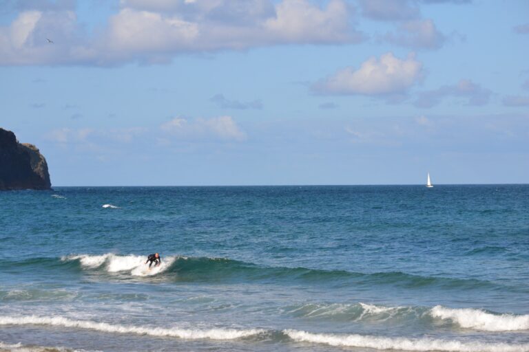 summer waves with surf guide algarve
